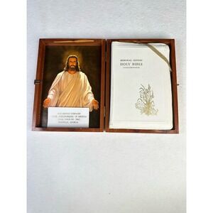 Vintage Cedar Wood Holy Bible‎ Memorial Edition Concordance Jesus Image
